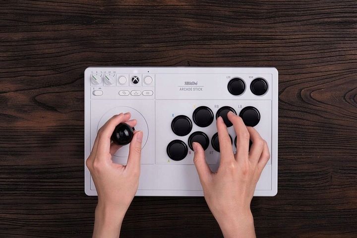 Joystick 8BitDo Arcade Stick White Xbox One X|S PC 2.4G BT USB Biały zdjęcie 8