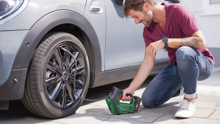 POMPKA KOMPRESOR UNIVERSALPUMP 18V BOSCH korpus zdjęcie 4