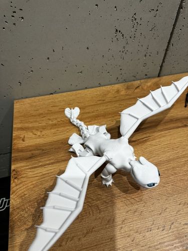 FLEXI Szczerbatek BIAŁA FURIA Toothless Jak wytresować Smoka - TIK TOK na Arena.pl