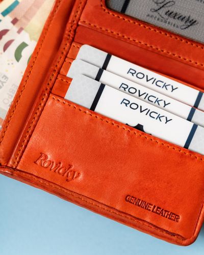 portfel damski zamykany na zatrzask w pomarańczowym kolorze - rovicky na Arena.pl