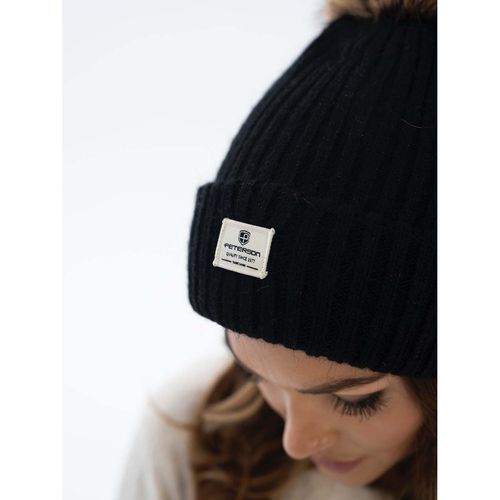 czarna czapka z pomponem do zimowych stylizacji - peterson na Arena.pl