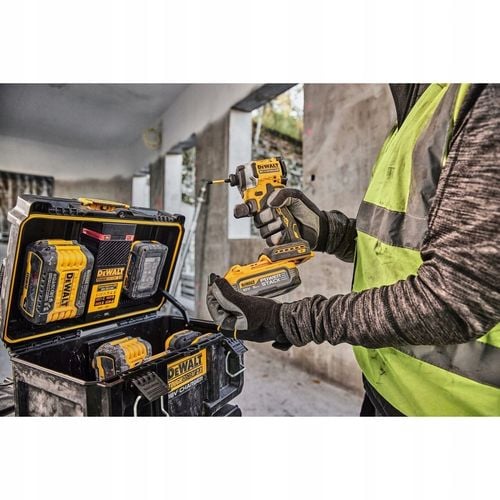 DeWALT DWST83471 ToughSystem 2.0 - Ładowarka 2×4A 18V XR FlexVolt na Arena.pl