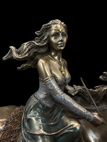 CELTYCKA BOGINI KONI RHIANNON VERONESE  (WU77287A4) na Arena.pl