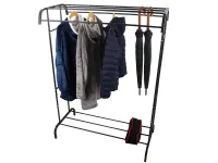 Wieszak stojący na ubrania z półkami na buty metalowy do garderoby