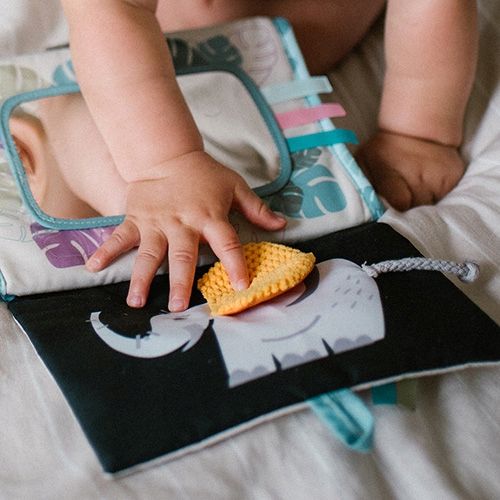 BABYONO KSIĄŻECZKA SENSORYCZNA KONTRASTOWA GRYZAK SZELEŚCIK METKI 0m+ 1564 na Arena.pl