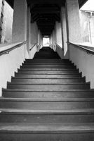 FOTOTAPETA CZARNO-BIAŁA SCHODY WEJŚCIE 360x240