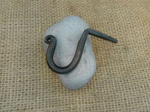 Wieszak na ubrania kuty wbijany na Arena.pl