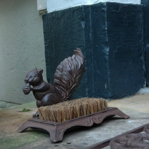Skrobaczka do butów Wiewiórka żeliwna Esschert Design Czyścibut pod Drzwi na Arena.pl