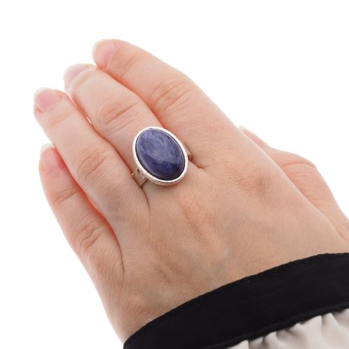 Pierścionek regulowany z owalnym Czaroitem w srebrze młotkowanym 1 na Arena.pl