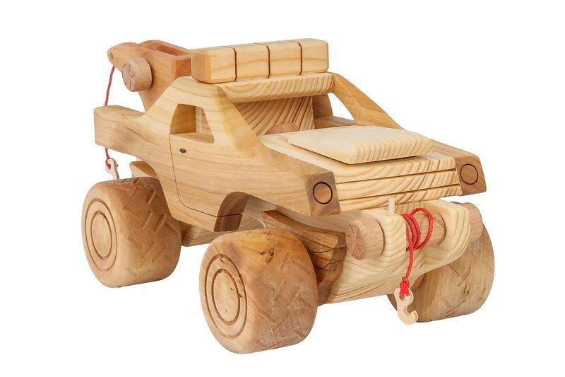 Duży, drewniany samochód "Monster Truck" zdjęcie 1
