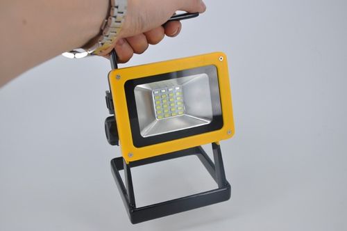 Akumulatorowy halogen LED 10W 24 smd+flash+dodatki na Arena.pl