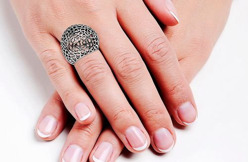 srebrny dostojny ażurowy pierścionek na Arena.pl