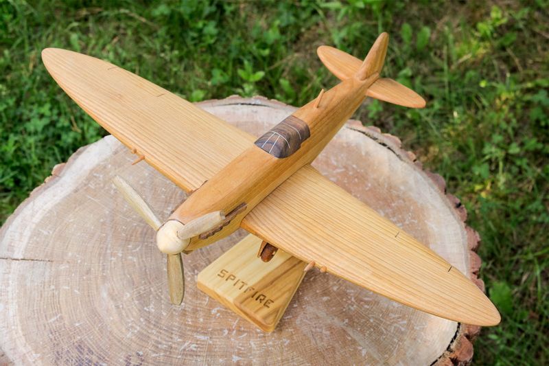 Duży model samolotu "Supermarine Spitfire" zdjęcie 11