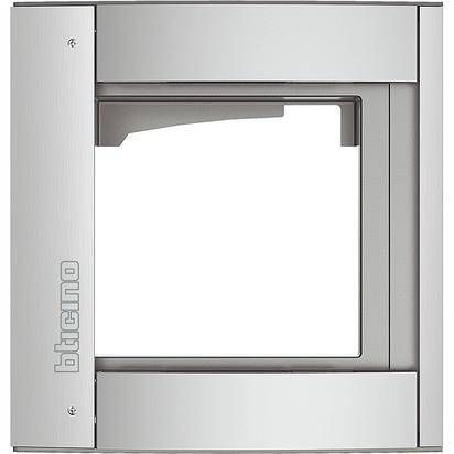 Ramka z uchwytem do paneli Sfera - 1 moduł - Aluminium Legrand 350211 na Arena.pl