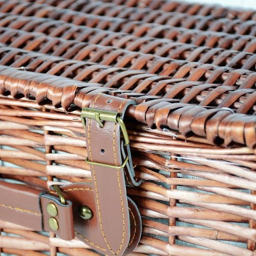 WIKLINOWY KOSZ PIKNIKOWY ZESTAW DLA 4 OSÓB ZASTAWA Z TALERZAMI KIELISZKAMI na Arena.pl