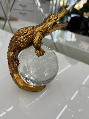 Figura dekoracyjna krokodyl na kuli 17x12x9 na Arena.pl