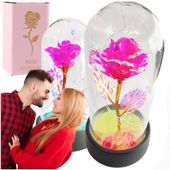 Wieczna róża kwiat różowa dekoracyjna na prezent w kopule z lampkami LED
