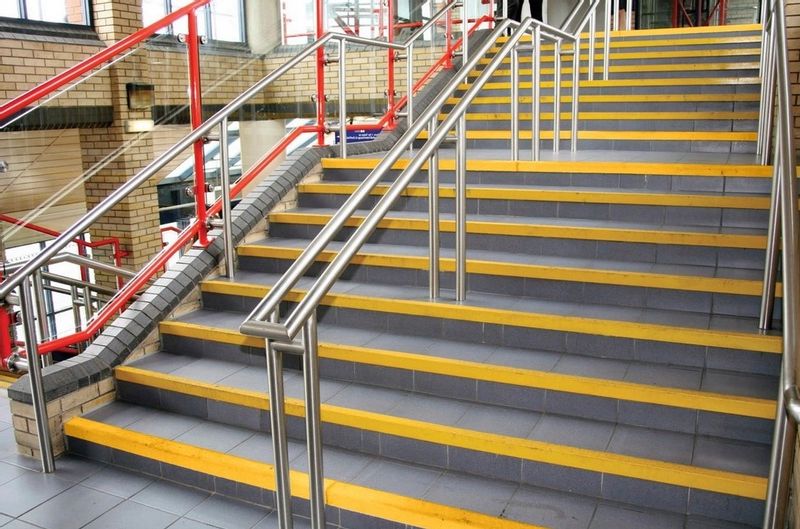 Nakładka listwa antypoślizgowa na schody zewnętrzne wew. betonowe 1 m zdjęcie 4