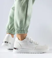 Białe materiałowe sneakersy Geraldino 38
