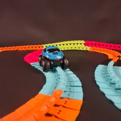 Tor Wyścigowy- 193 Elementy + Autko 22461 na Arena.pl