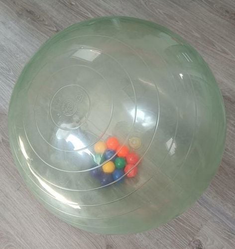 PIŁKA Z KOLOROWYMI KULKAMI ACTIVITY BALL 50 cm na Arena.pl
