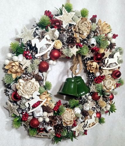 Świąteczny Wianek Bożonarodzeniowy z dzwonkami – Tradycja i Elegancja na Arena.pl