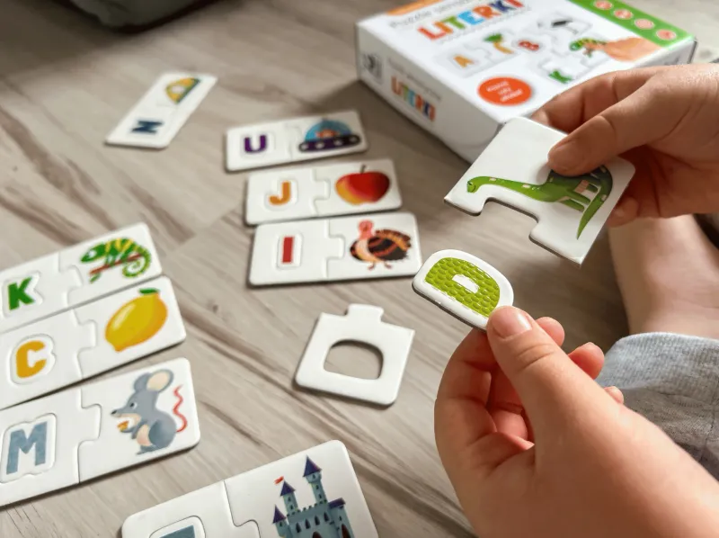 Puzzle sensoryczne 72 elementy. Literki zdjęcie 7