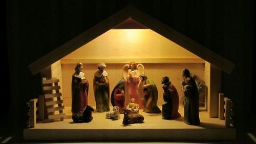 Szopka bożonarodzeniowa stajenka naturalna sosnowa +oświetlenie led 8-11cm na Arena.pl