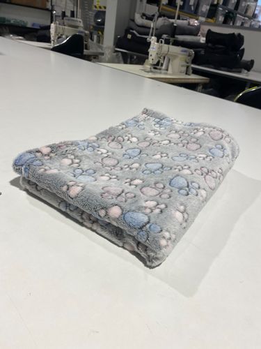 Koc Polarowy 100X70 Cm Łapy Ciemne na Arena.pl