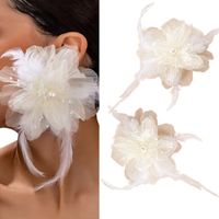 Kolczyki teatralne sceniczne duże okazałe złote KWIATY perły piórka