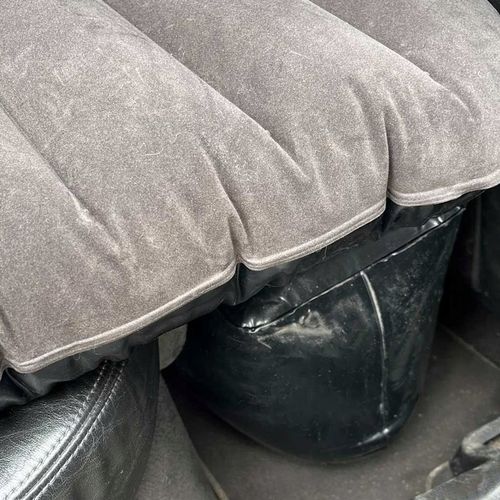 Materac łóżko do samochodu auta dmuchany + pompka czarny na Arena.pl