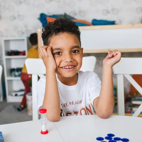 Spy Guy - gra dla dzieci szpiegowska kooperacyjna na spostrzegawczość na Arena.pl