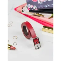 wąski pasek damski z klasyczną, metalową sprzączką w srebrnym kolorze