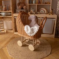 Wózek wiklinowy dla lalek NATURALNY pchacz pościel