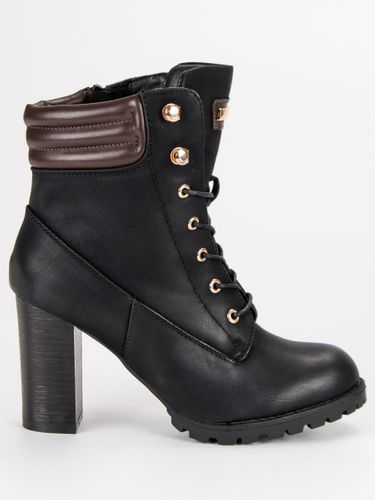 WIĄZANE BOTKI NA OBCASIE na Arena.pl