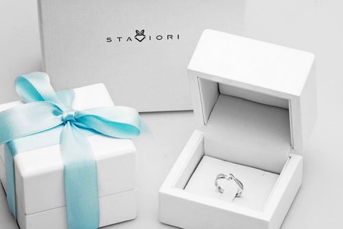 Złoty pierścionek PBD1410 - Diament na Arena.pl