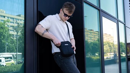 Saszetka męska na ramię mała torba sportowa do pracy czarna lekka na Arena.pl