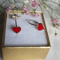 Kolczyki srebrne prezent dla dziewczynki 925 serduszka czerwone pudełko