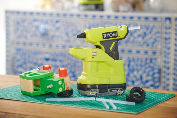 RYOBI AKUMULATOROWY PISTOLET DO KLEJU NA GORĄCO 7MM STACJA DOKUJĄCA RGLM18 zdjęcie 13