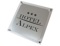 szyld tablica informacyjna z plexi i laminatu z grawerem 30x30