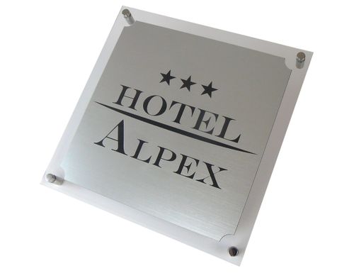 szyld tablica informacyjna z plexi i laminatu z grawerem 30x30 na Arena.pl