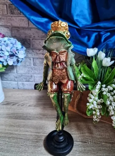 FIGURKA FIGURA ŻABA ŻABKA SIEDZĄCA W KORONIE model II na Arena.pl