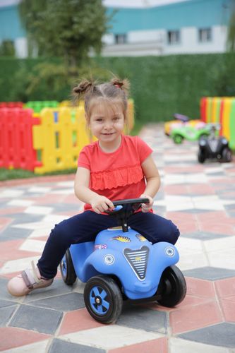 jeździk King Car - niebieski na Arena.pl