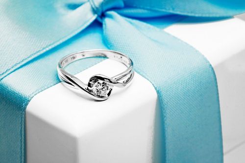 Złoty pierścionek PBD4357 - Diament na Arena.pl