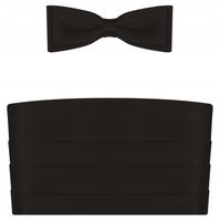 Czarny pas smokingowy z muchą i białą poszetką