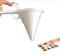 dozownik, lejek do nalewania ciasta, czekolady 20 x 13 x 11 cm MAN-105