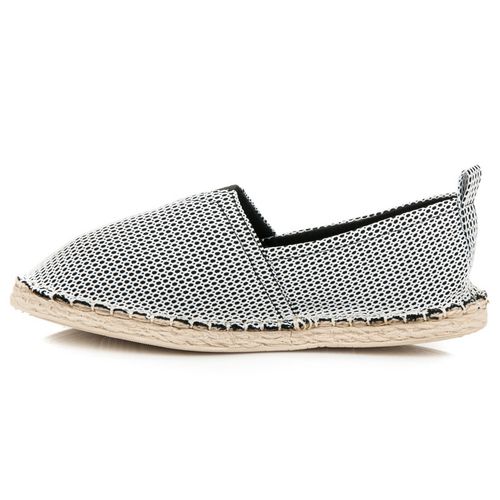 Wsuwane espadryle ze wzorem r.39 na Arena.pl