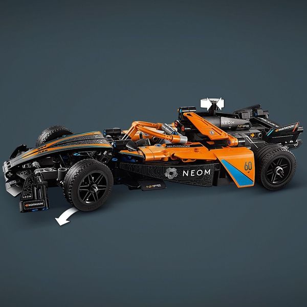 LEGO 42169 Technic NEOM McLaren Formula E Race Car zdjęcie 13