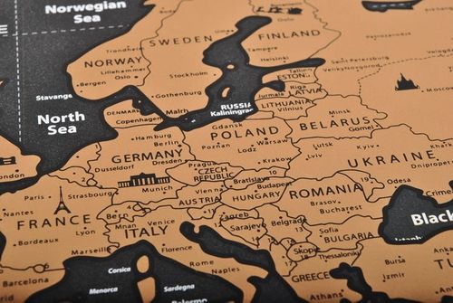 Mapa świata - zdrapka z flagami na Arena.pl