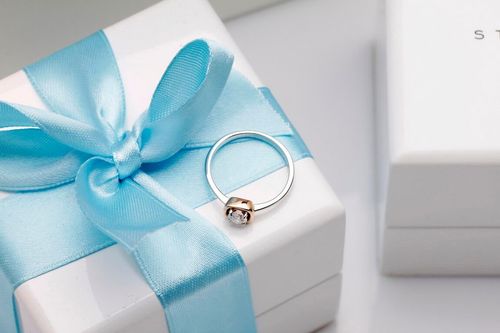 Złoty pierścionek PXD1542D - Diament na Arena.pl